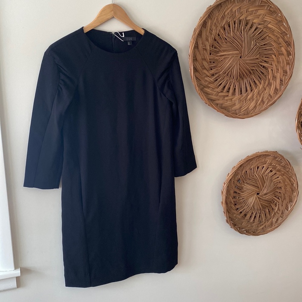 NWT COS black shift dress size 2. Pockets and gathered pleated sleeves